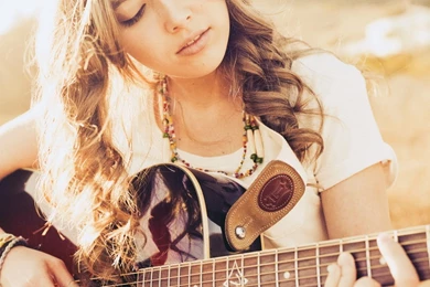 Wallpapers Guitar Sweet Girl Playing The Images 1366x768