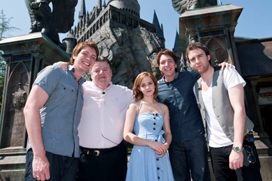 Harry Potter Cast Visits Hogwarts Castle Desktop Wallpapers