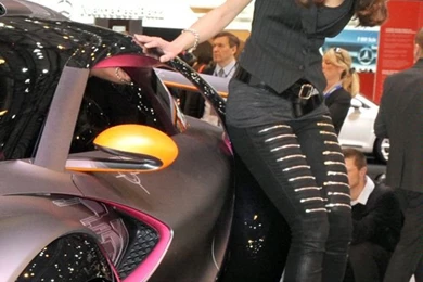 Geneva Motor Show Babes 2010 Photo 57389 Pictures At High Resolution