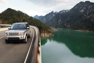 Land Rover Discovery 4 Lake Normal Hd Wallpapers (