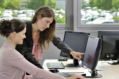 Download Wallpapers 3840x2160 Girls, Work, Office, Monitors ...