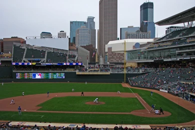Twins Game Shows A Difference Between Blue And Green Lines ...