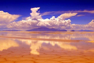 Salar De Uyuni Salt Pan Reflection In Bolivia Wallpapers Free ...