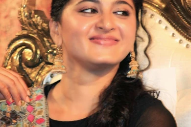 Anushka New Look Photos Images Gallery